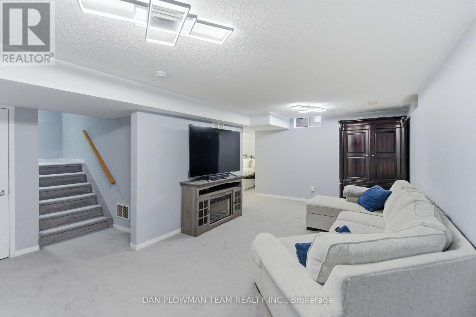 7 TREEN CRESCENT - 33