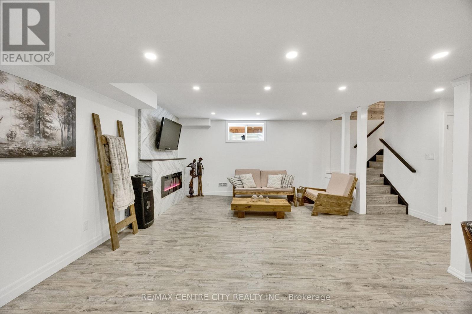668 FREEPORT STREET - 43