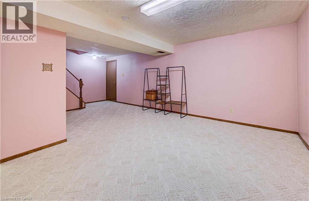 119 MARTINGLEN Crescent - 25