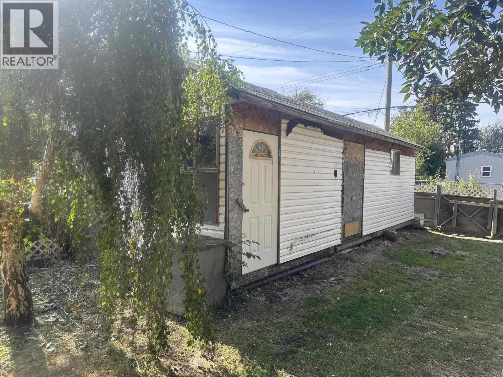 8724 75 STREET - 4