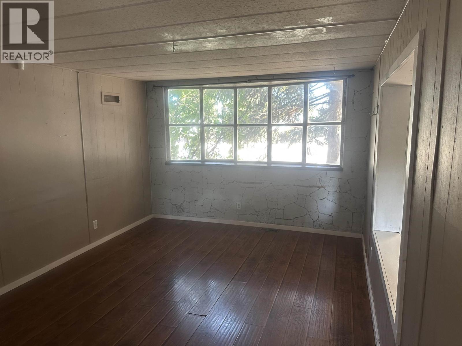8724 75 STREET - 12