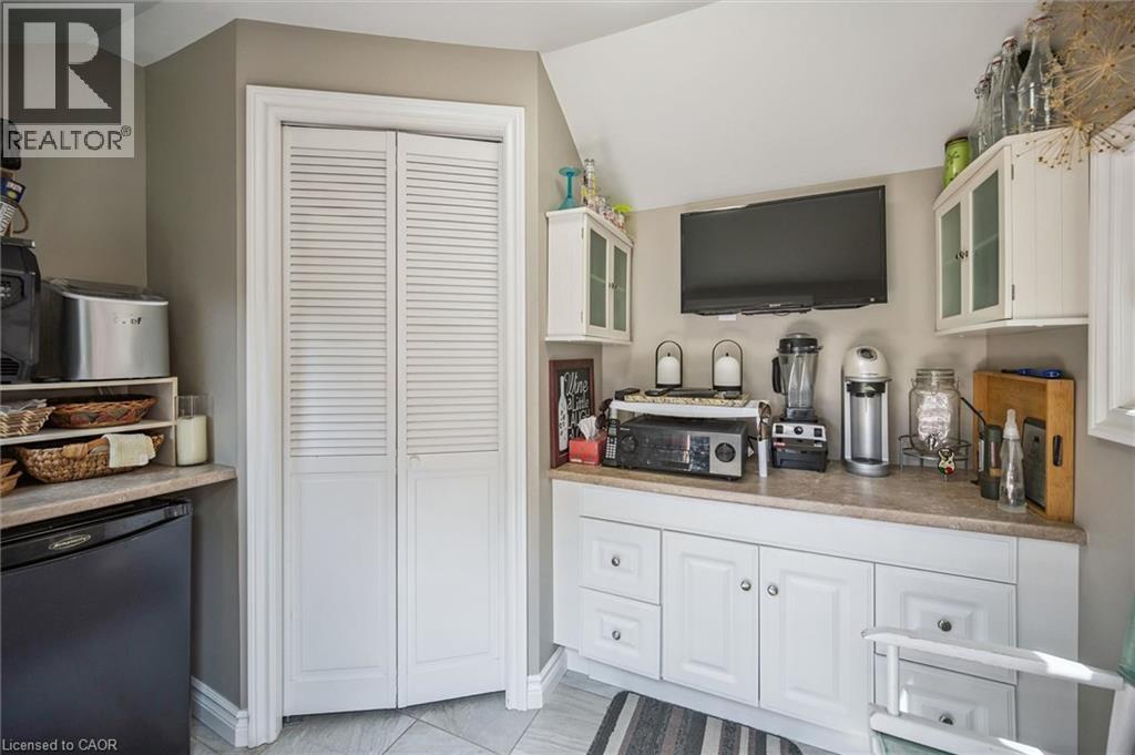 574 SPRUCEHILL Avenue - 36