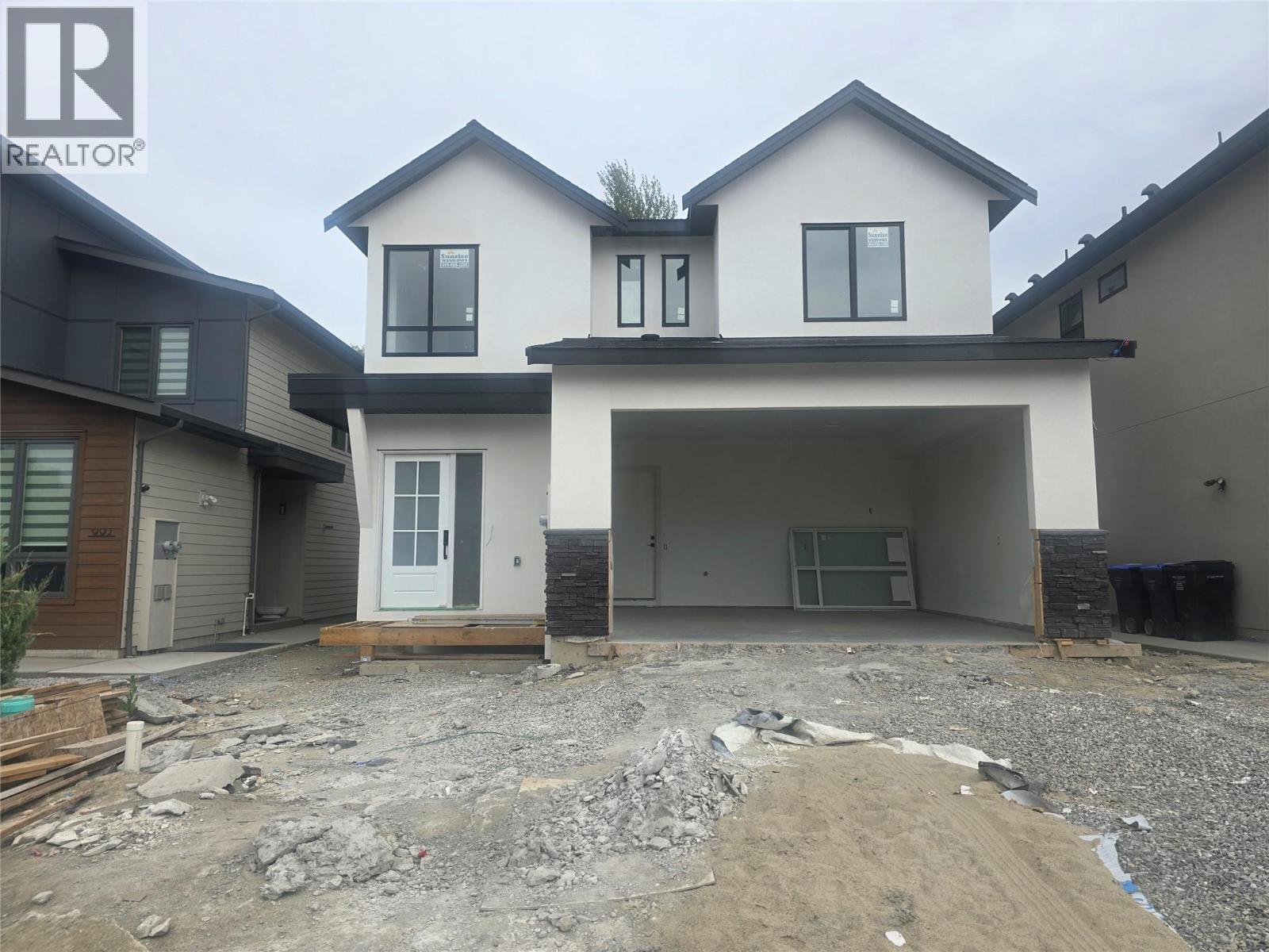 996 Bull Crescent - 2