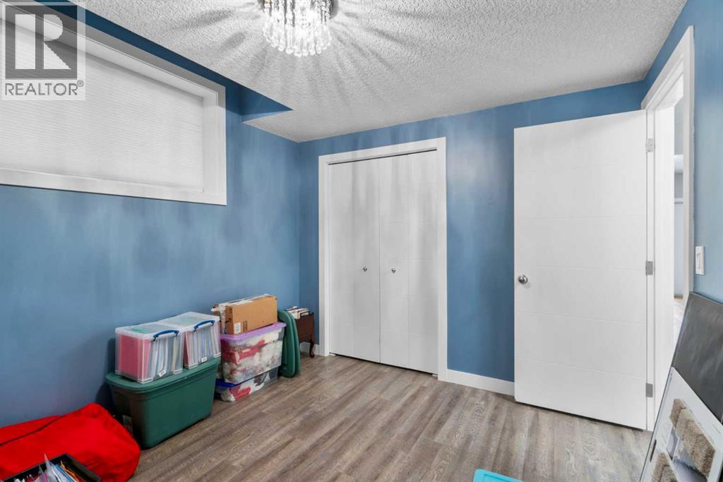 82 Cranbrook Crescent SE - 43