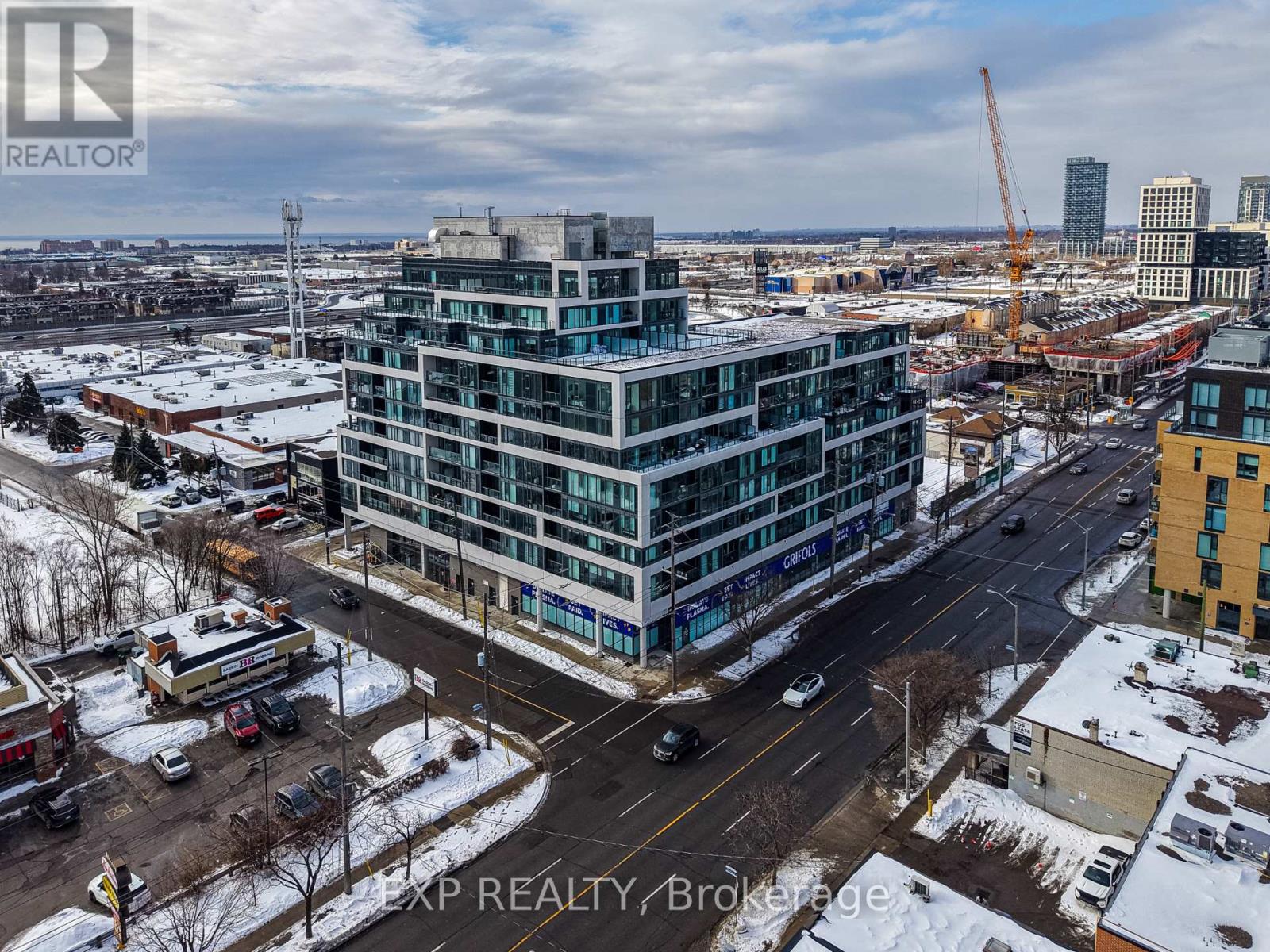 #209 859 THE QUEENSWAY - Image 2