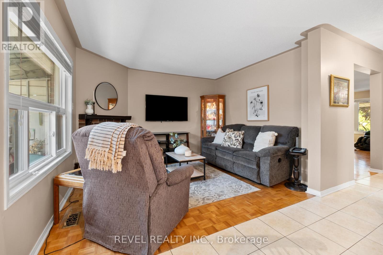 1263 BANTHAM STREET - 13