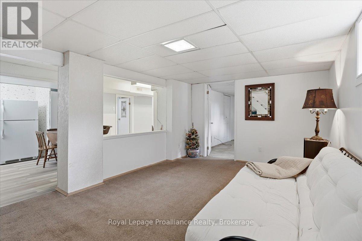21 GLENDALE ROAD - 25