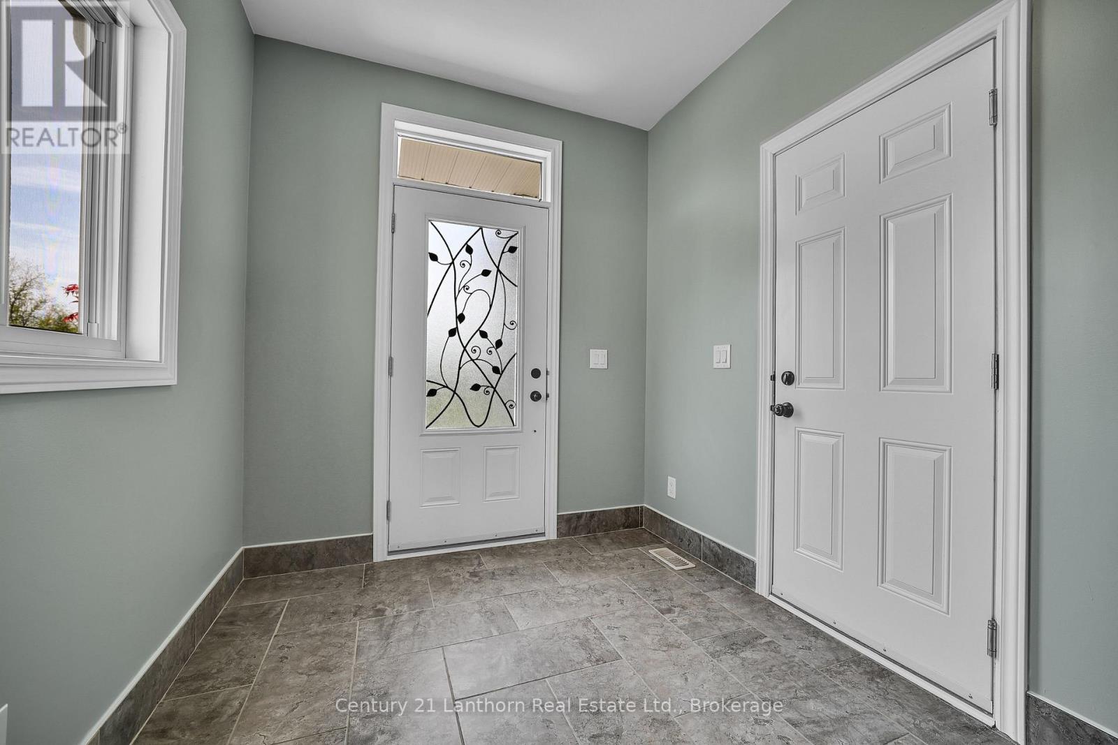 488 JOHNSTON ROAD - 10