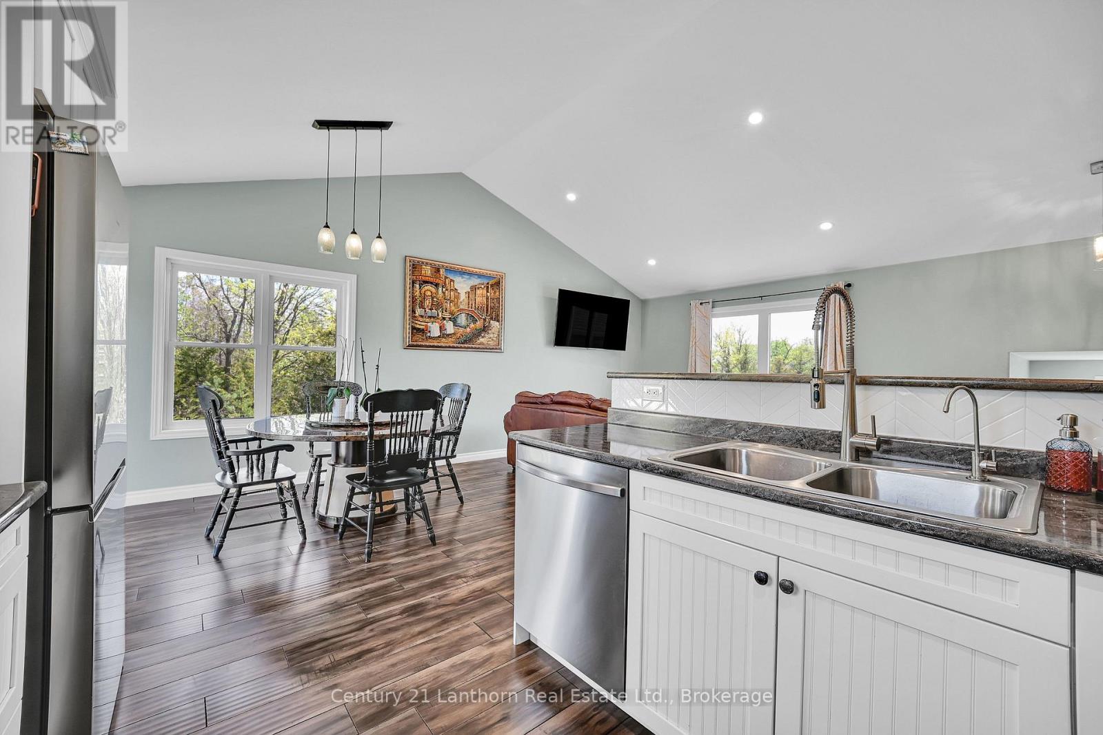 488 JOHNSTON ROAD - 19