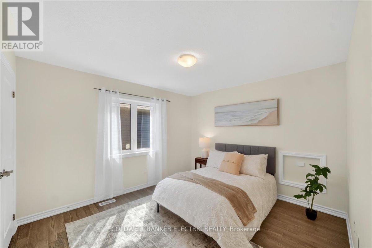 3 HILLCROFT WAY - 28