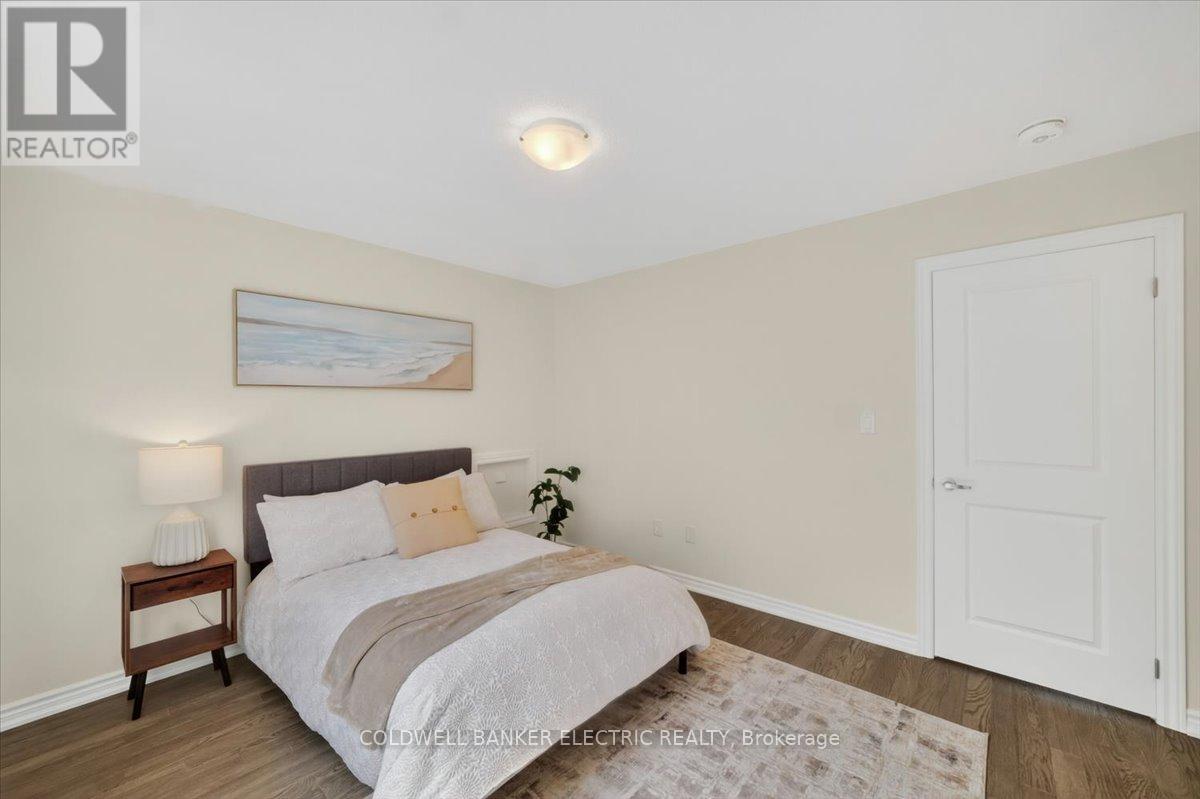 3 HILLCROFT WAY - 30