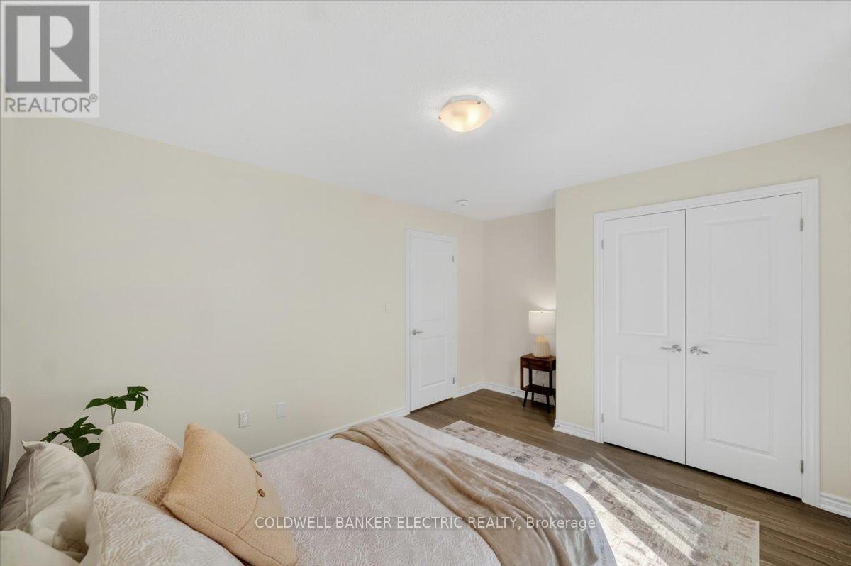 3 HILLCROFT WAY - 31