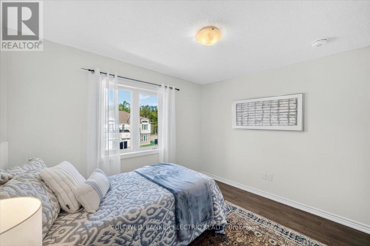 3 HILLCROFT WAY - 32