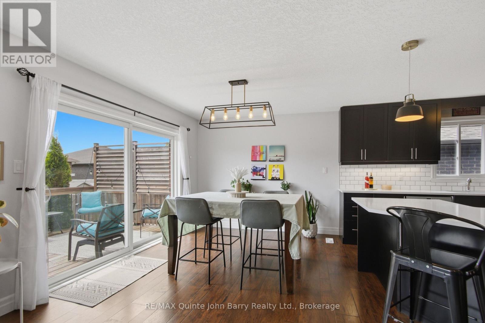 8 LIBERTY CRESCENT - 11