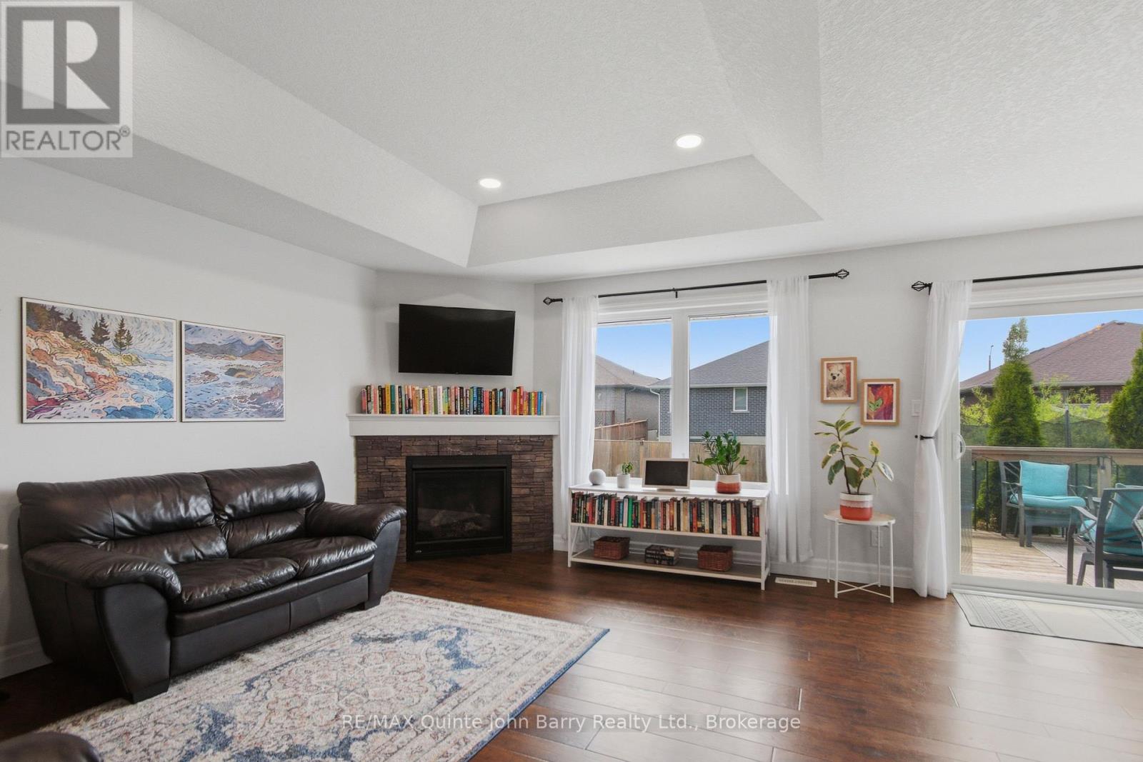 8 LIBERTY CRESCENT - 13