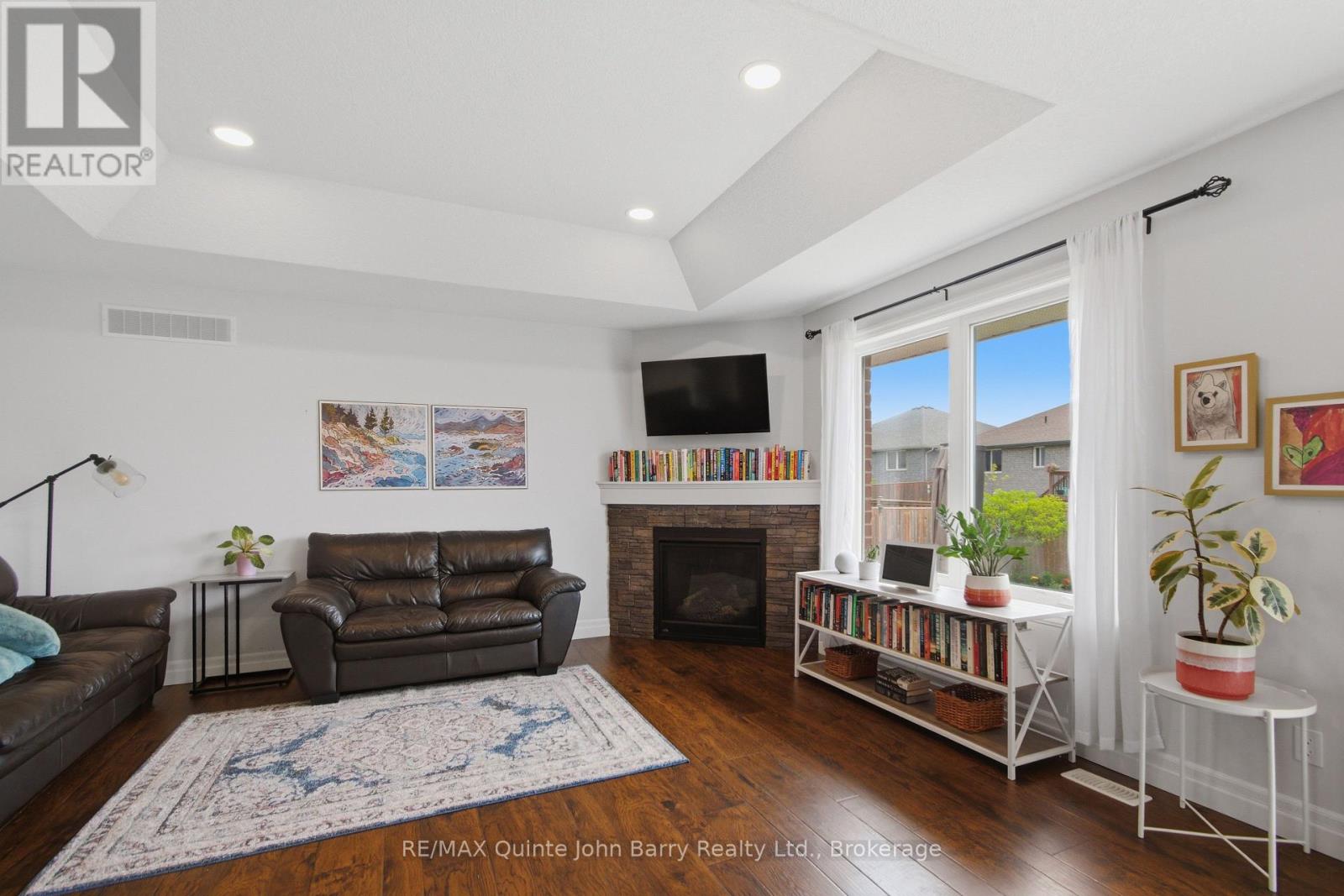 8 LIBERTY CRESCENT - 14