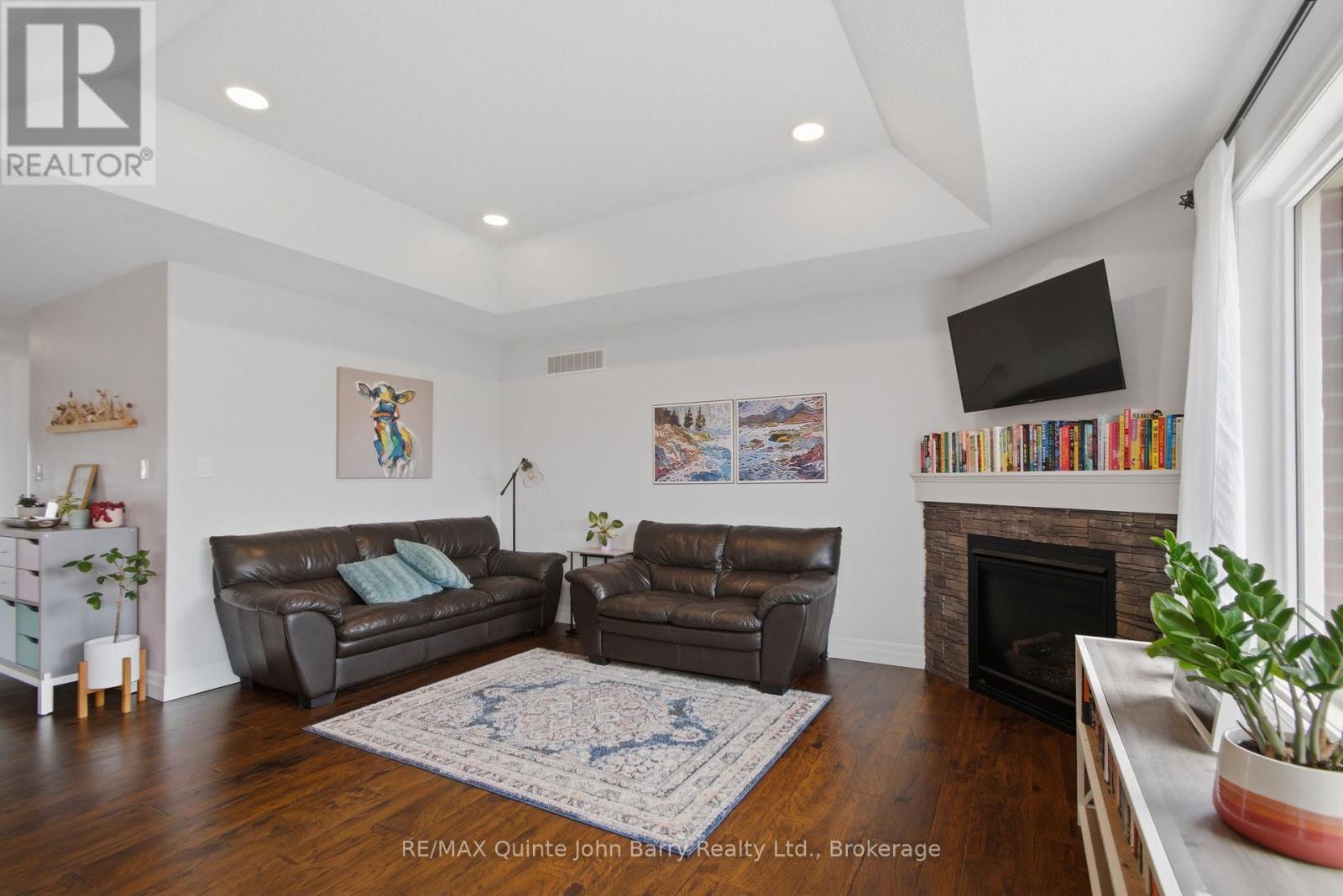 8 LIBERTY CRESCENT - 15