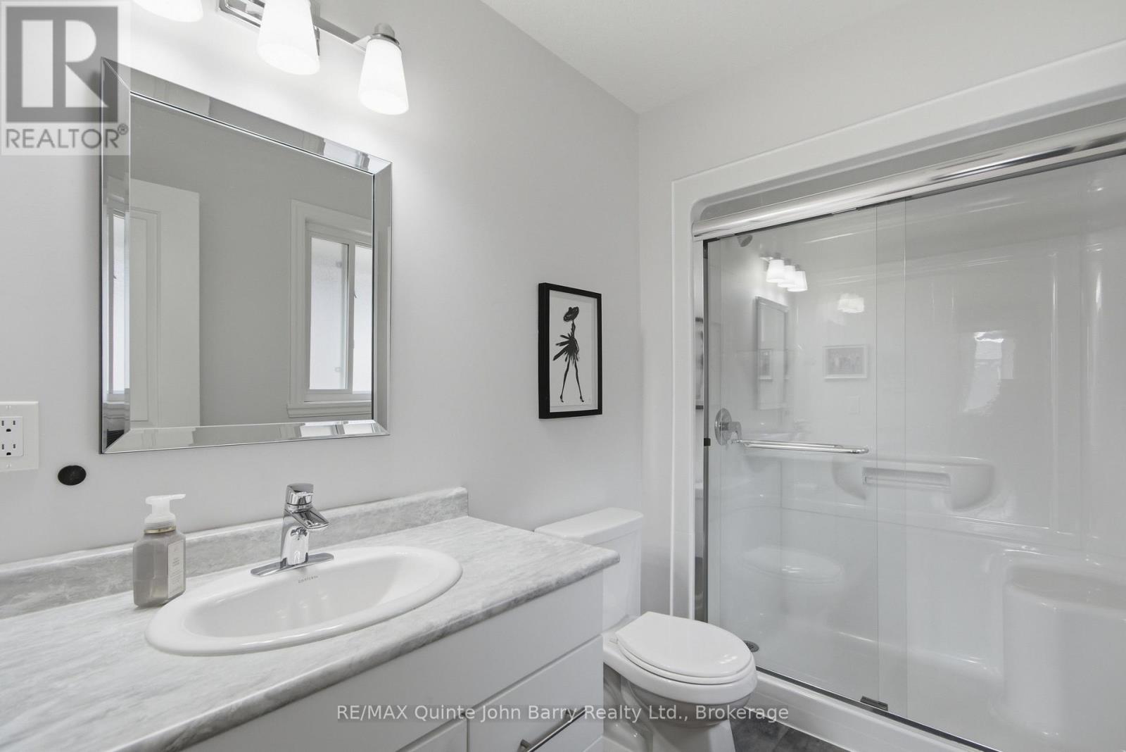 8 LIBERTY CRESCENT - 18