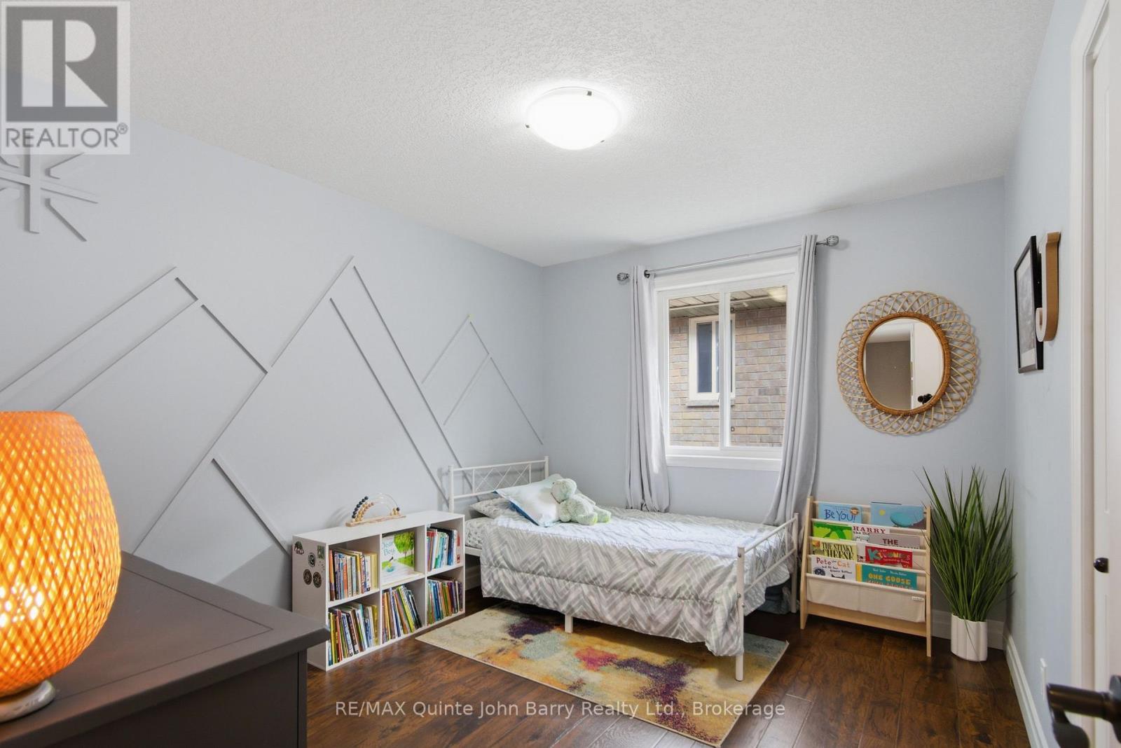 8 LIBERTY CRESCENT - 19