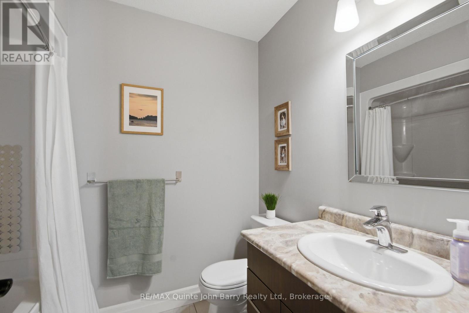 8 LIBERTY CRESCENT - 21