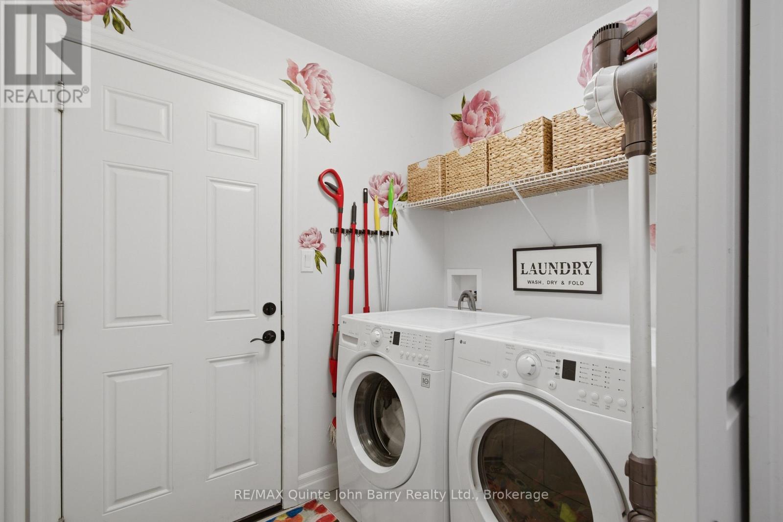 8 LIBERTY CRESCENT - 22