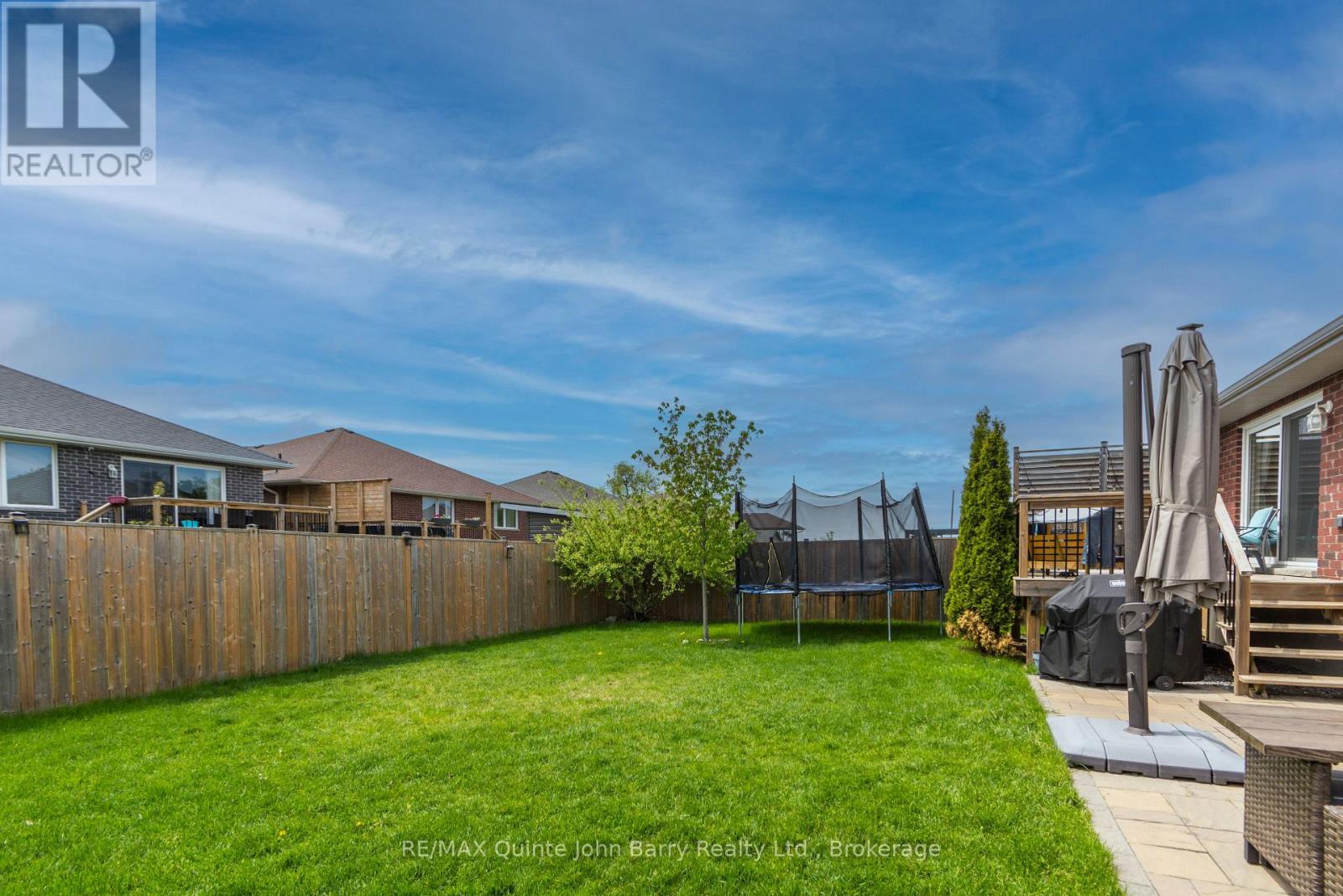 8 LIBERTY CRESCENT - 33