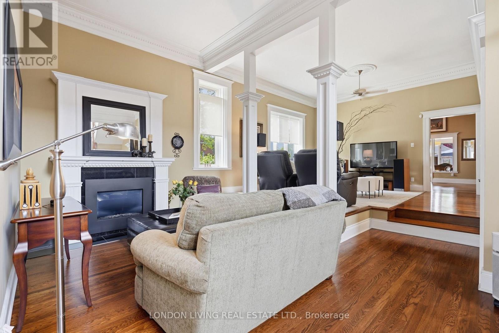 160 BRUCE STREET - 17