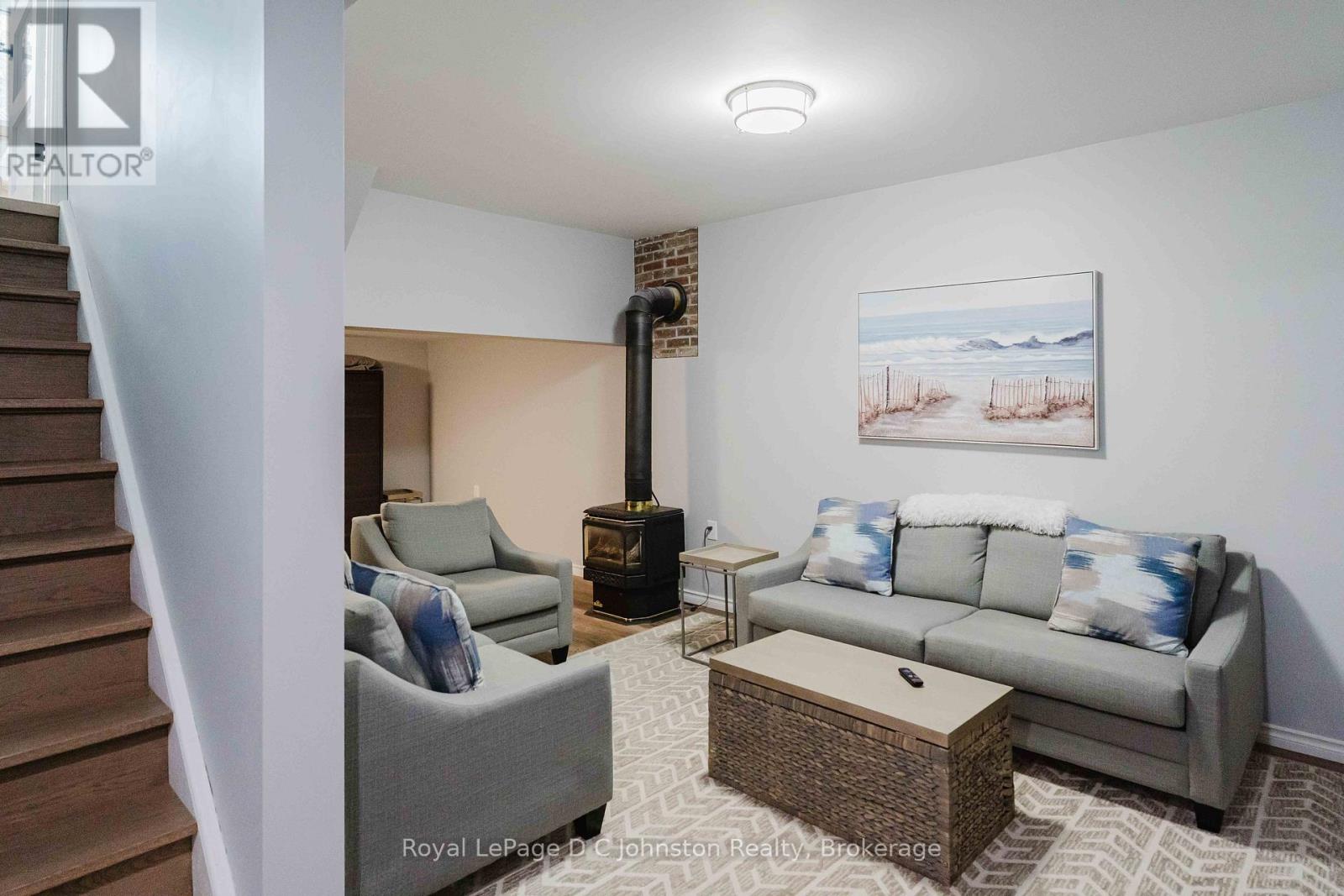 310 ALBERT STREET S - 35