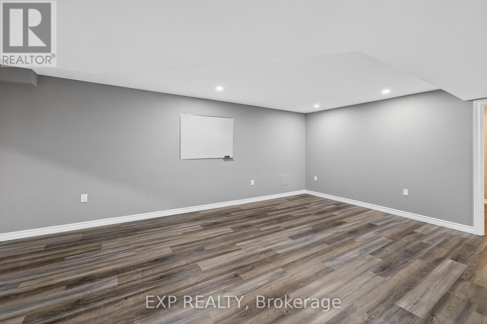 5783 JAKE CRESCENT - 40