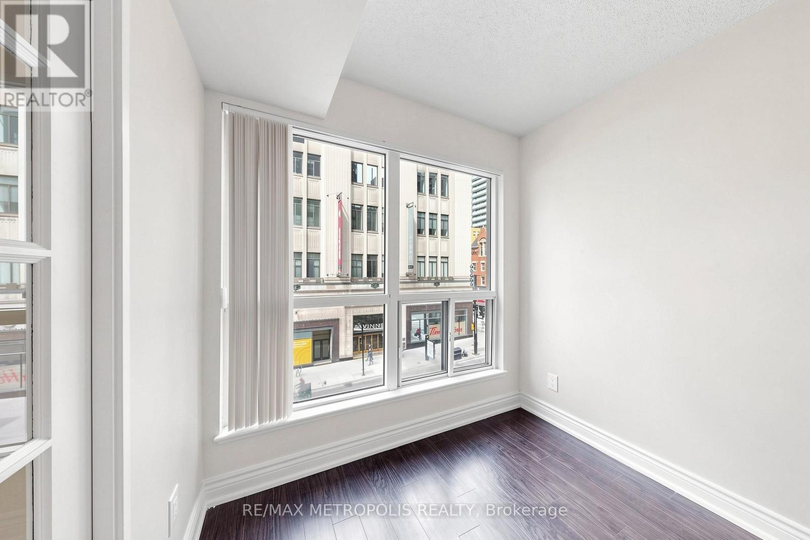 #311 7 CARLTON STREET - 24