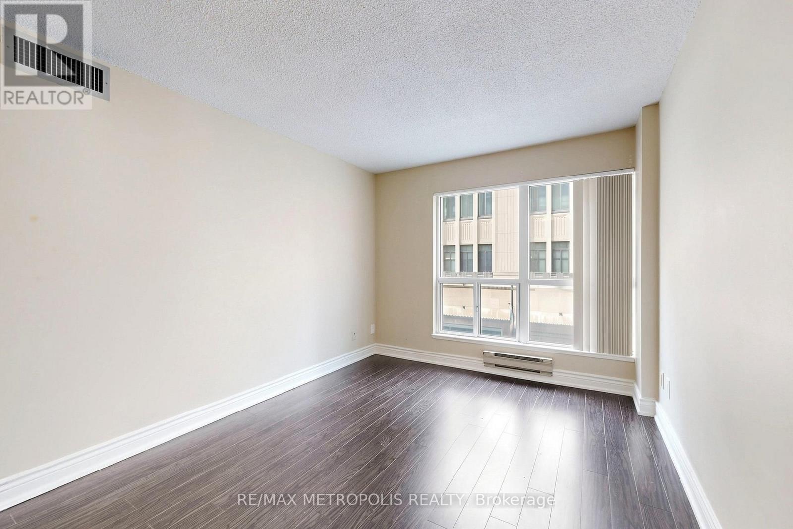#311 7 CARLTON STREET - 18