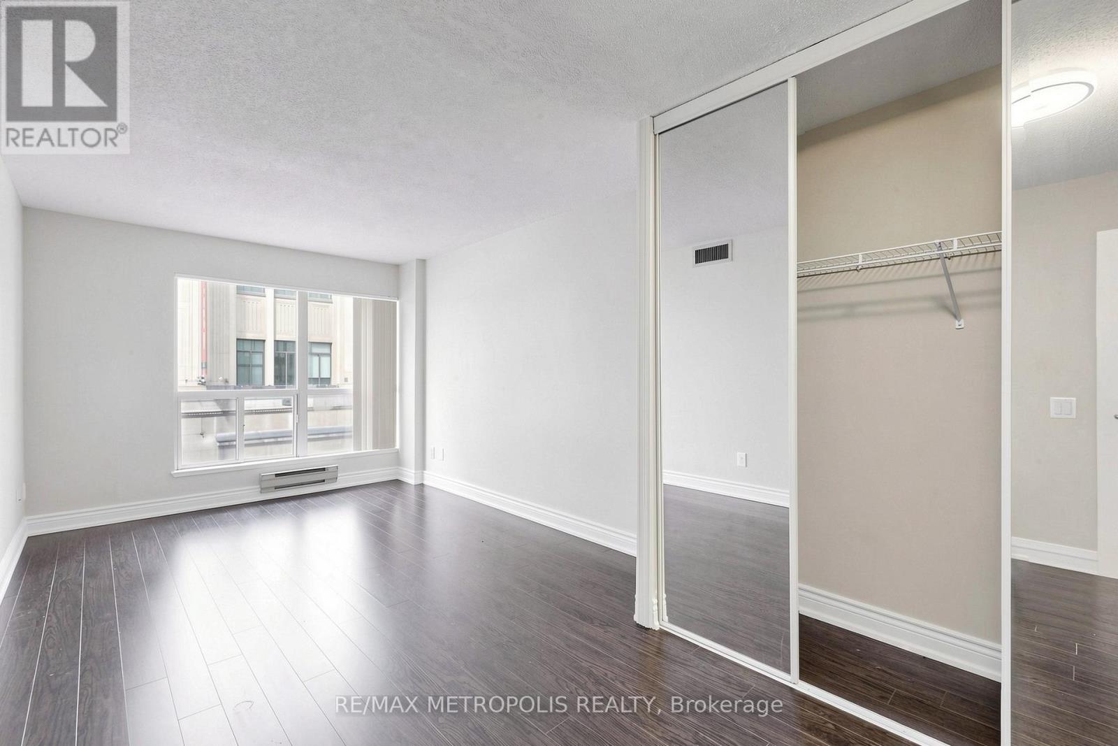 #311 7 CARLTON STREET - 15