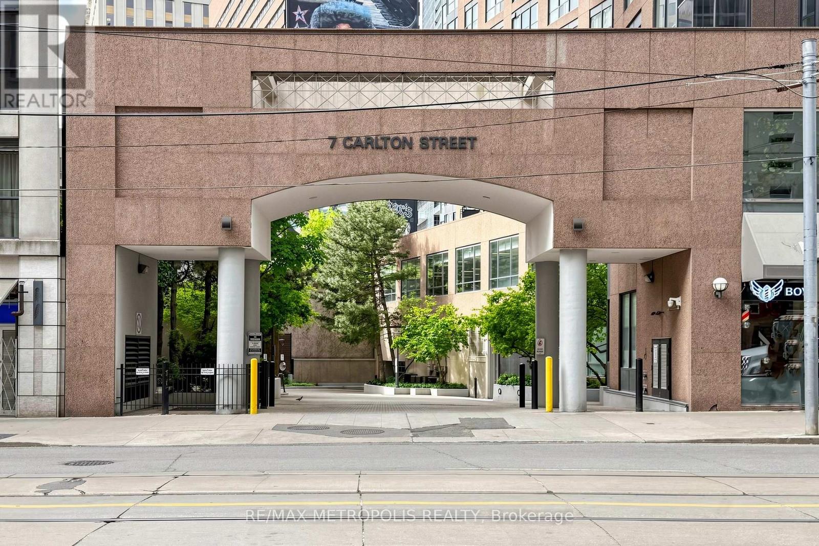 #311 7 CARLTON STREET - Image 2