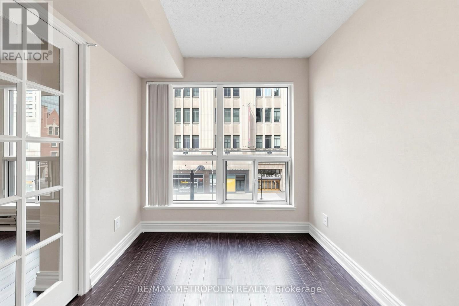 #311 7 CARLTON STREET - 25