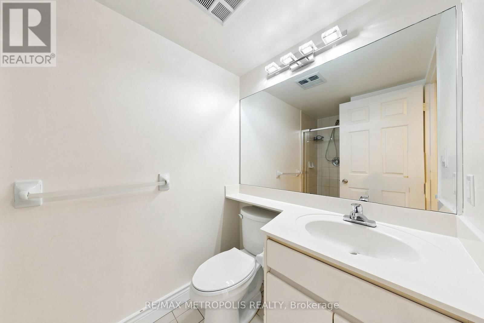 #311 7 CARLTON STREET - 27