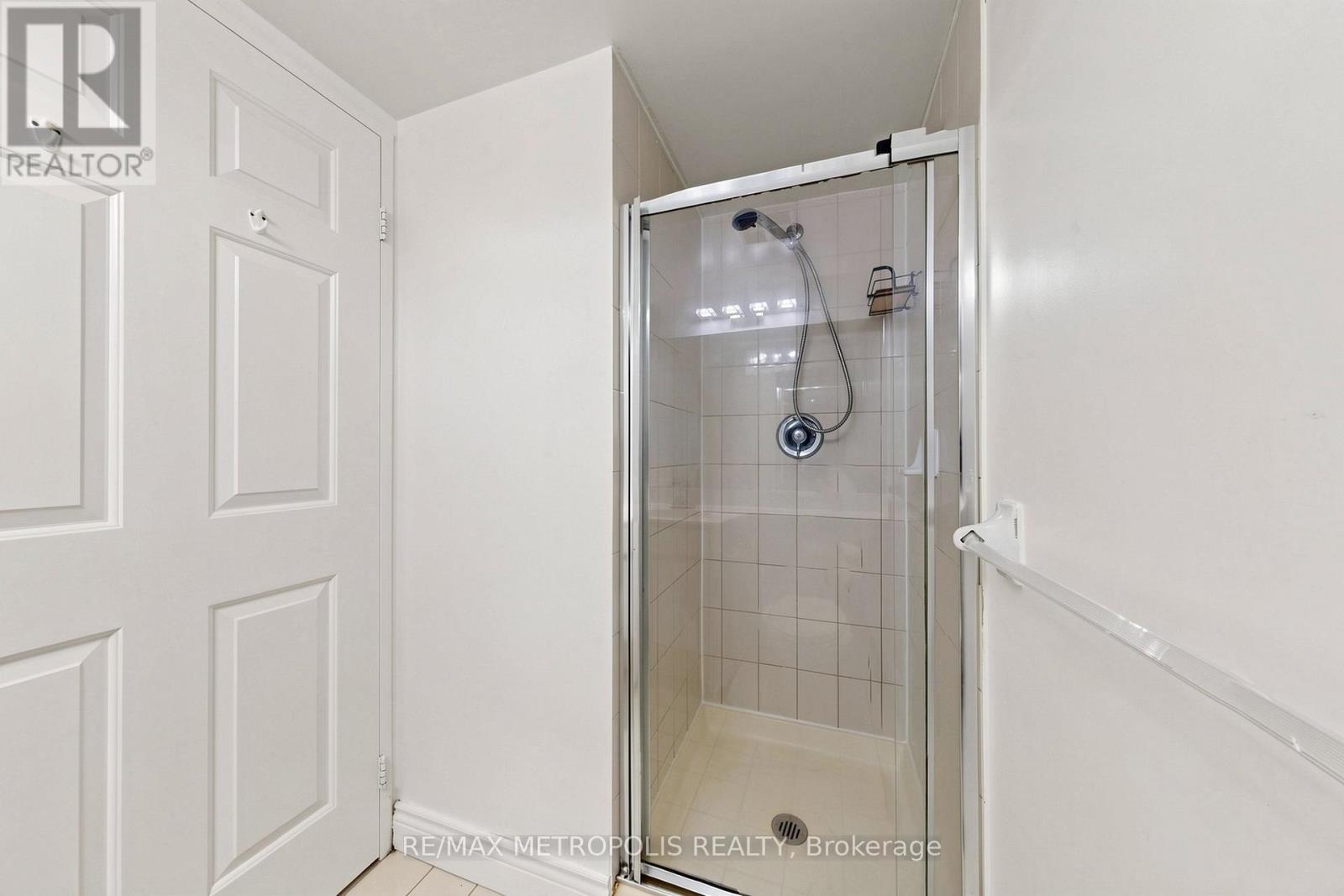 #311 7 CARLTON STREET - 28