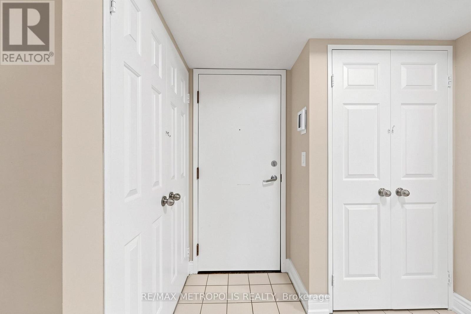 #311 7 CARLTON STREET - 30