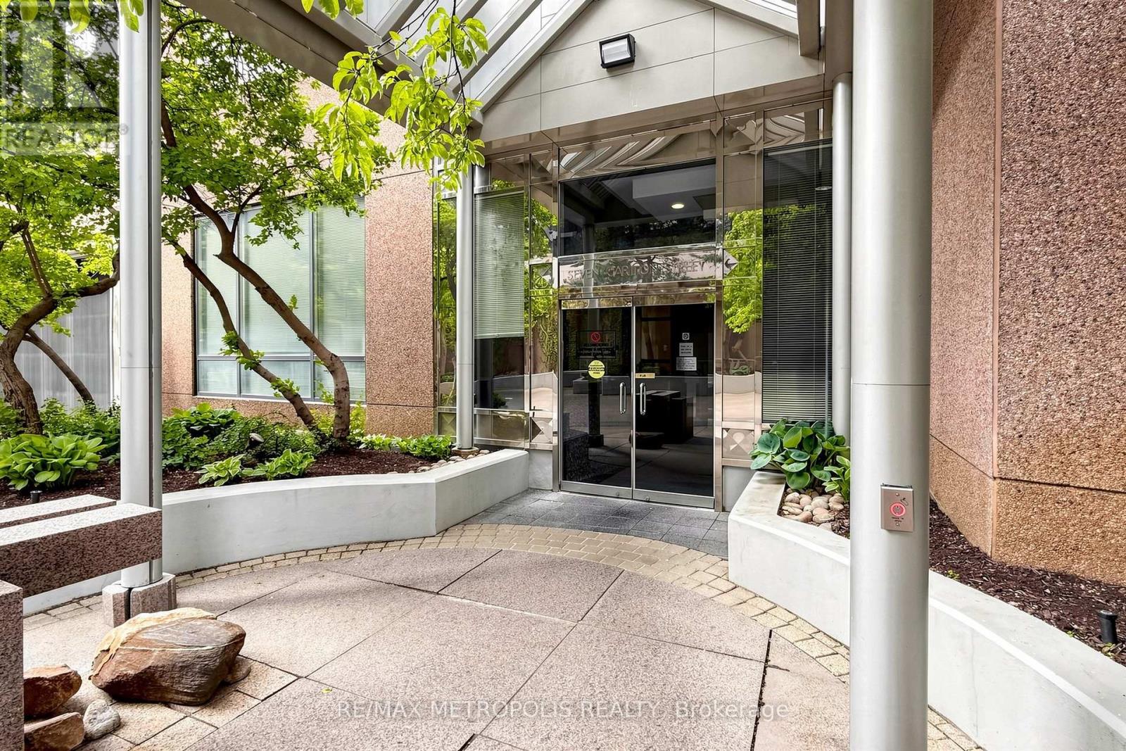 #311 7 CARLTON STREET - Image 3