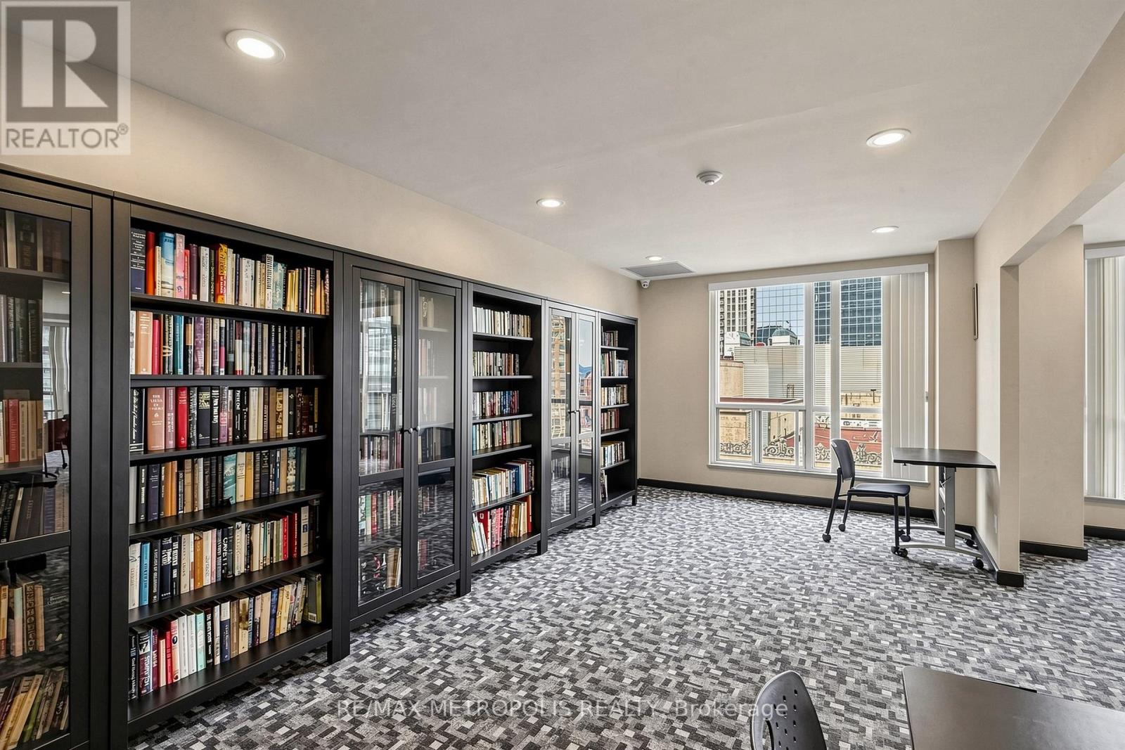 #311 7 CARLTON STREET - 32