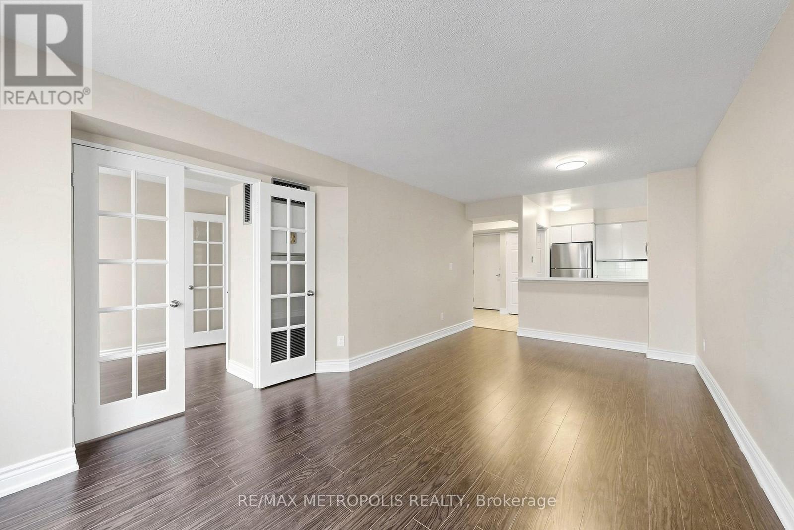 #311 7 CARLTON STREET - 8
