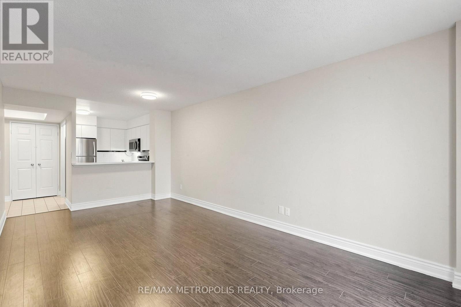 #311 7 CARLTON STREET - 9