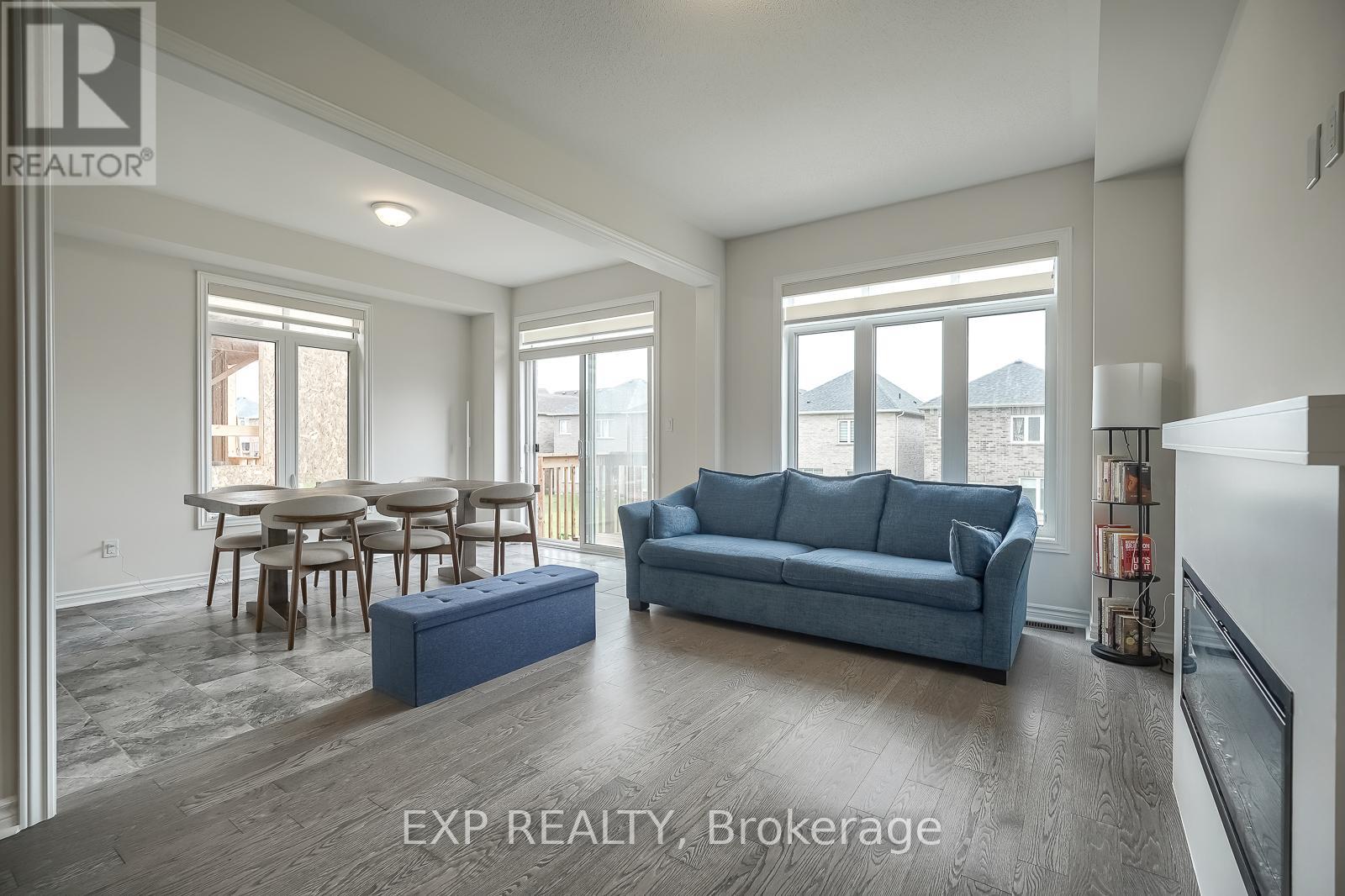 1020 MATTHEW MURRAY CRESCENT - 7