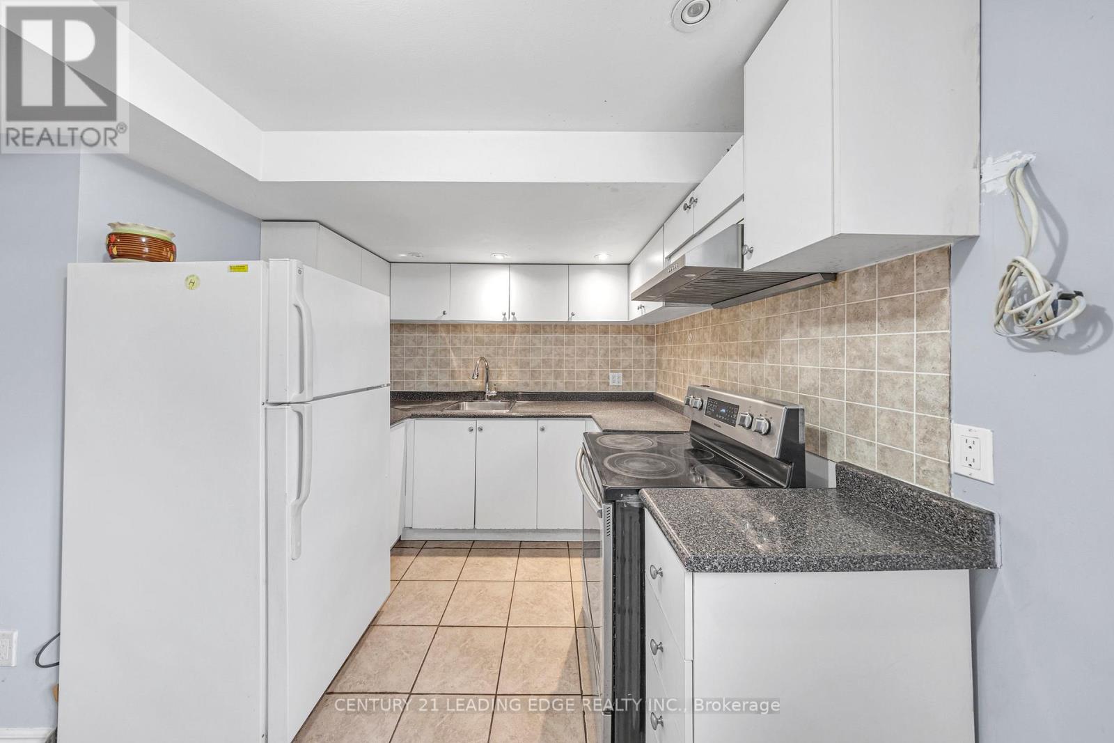 40 ANN LOUISE CRESCENT - 34