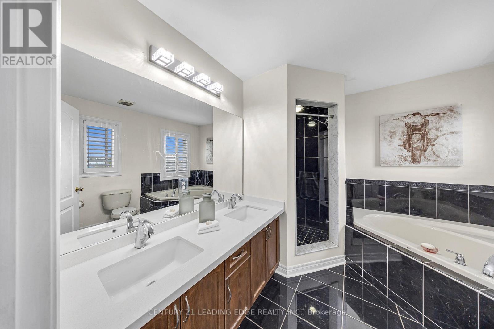 40 ANN LOUISE CRESCENT - 22