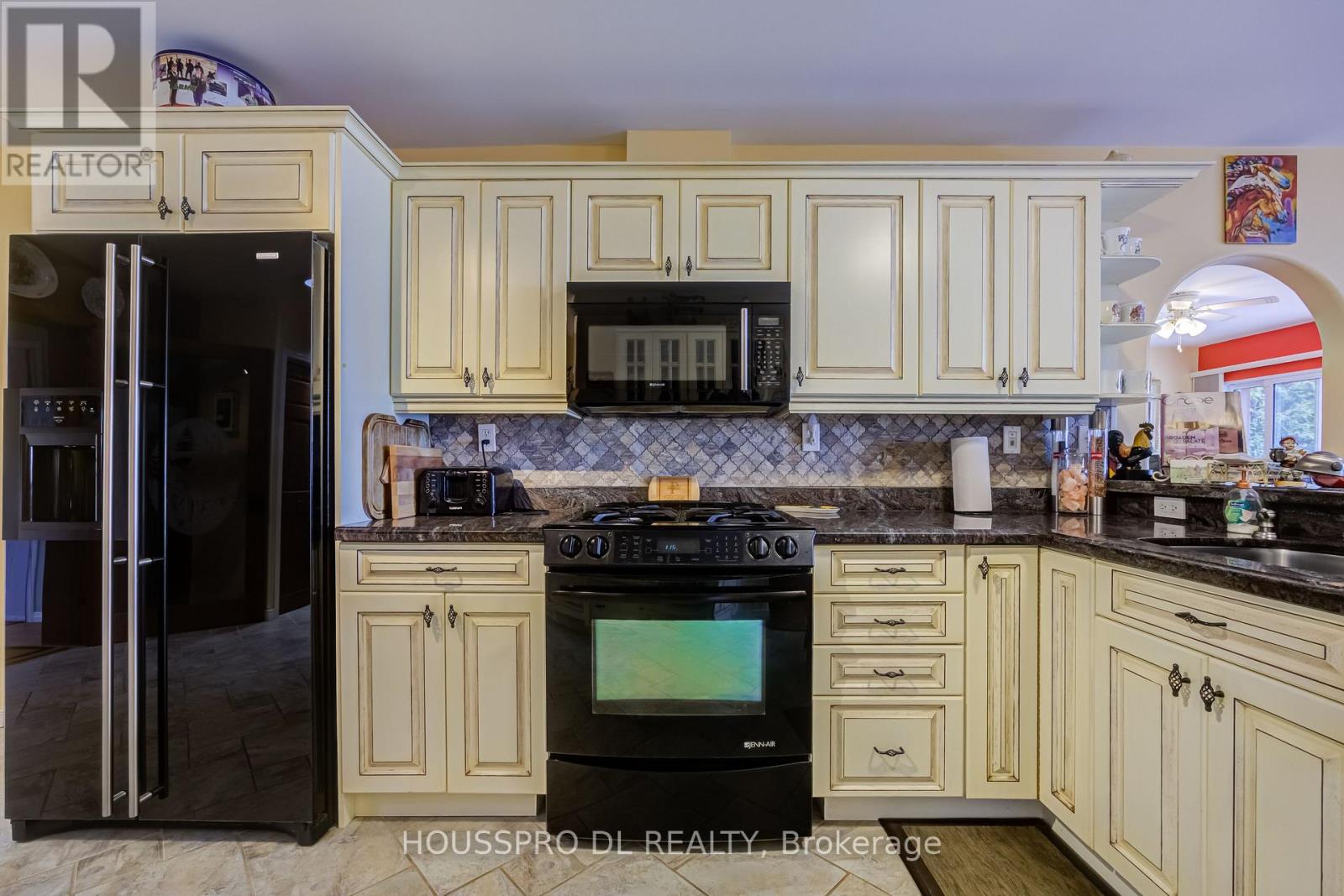 2683 LAKESHORE ROAD E - 11