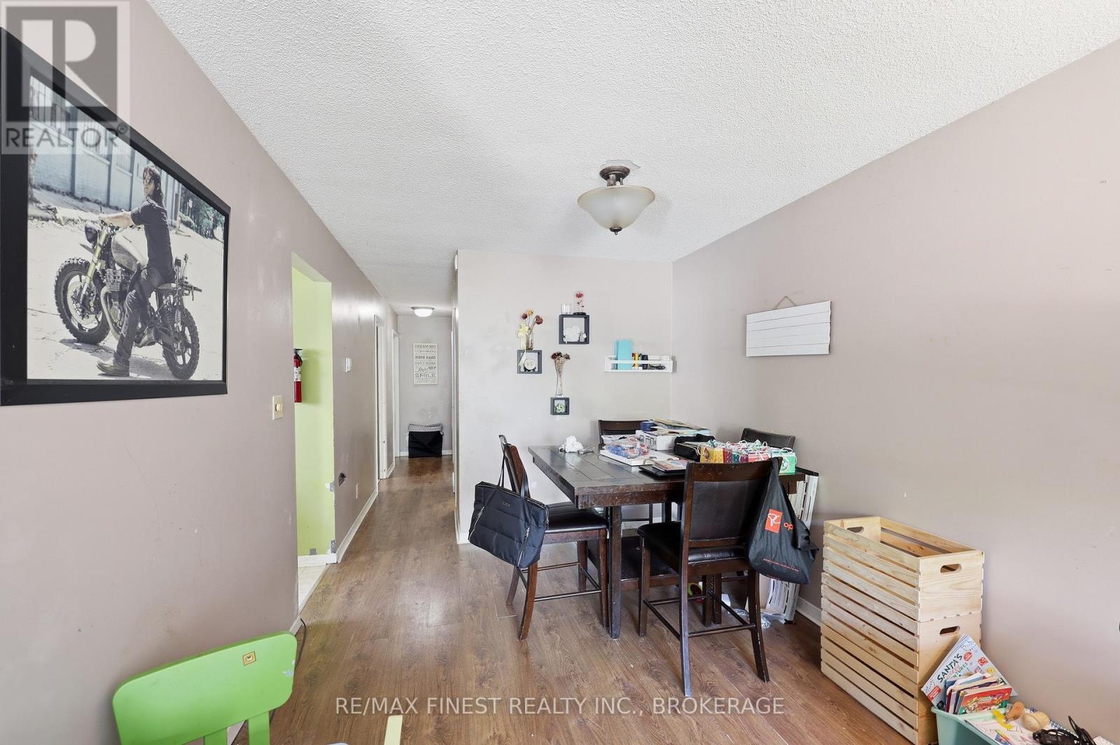 279 KINGSDALE AVENUE - 10