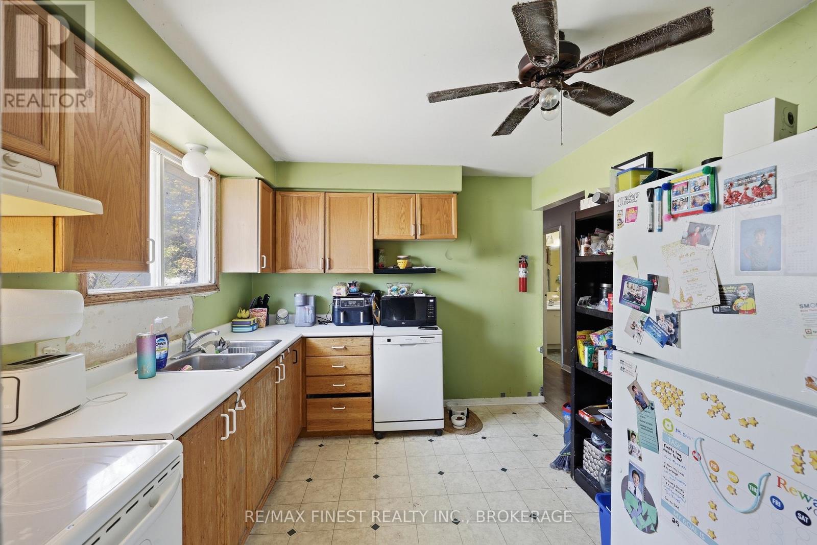 279 KINGSDALE AVENUE - 11