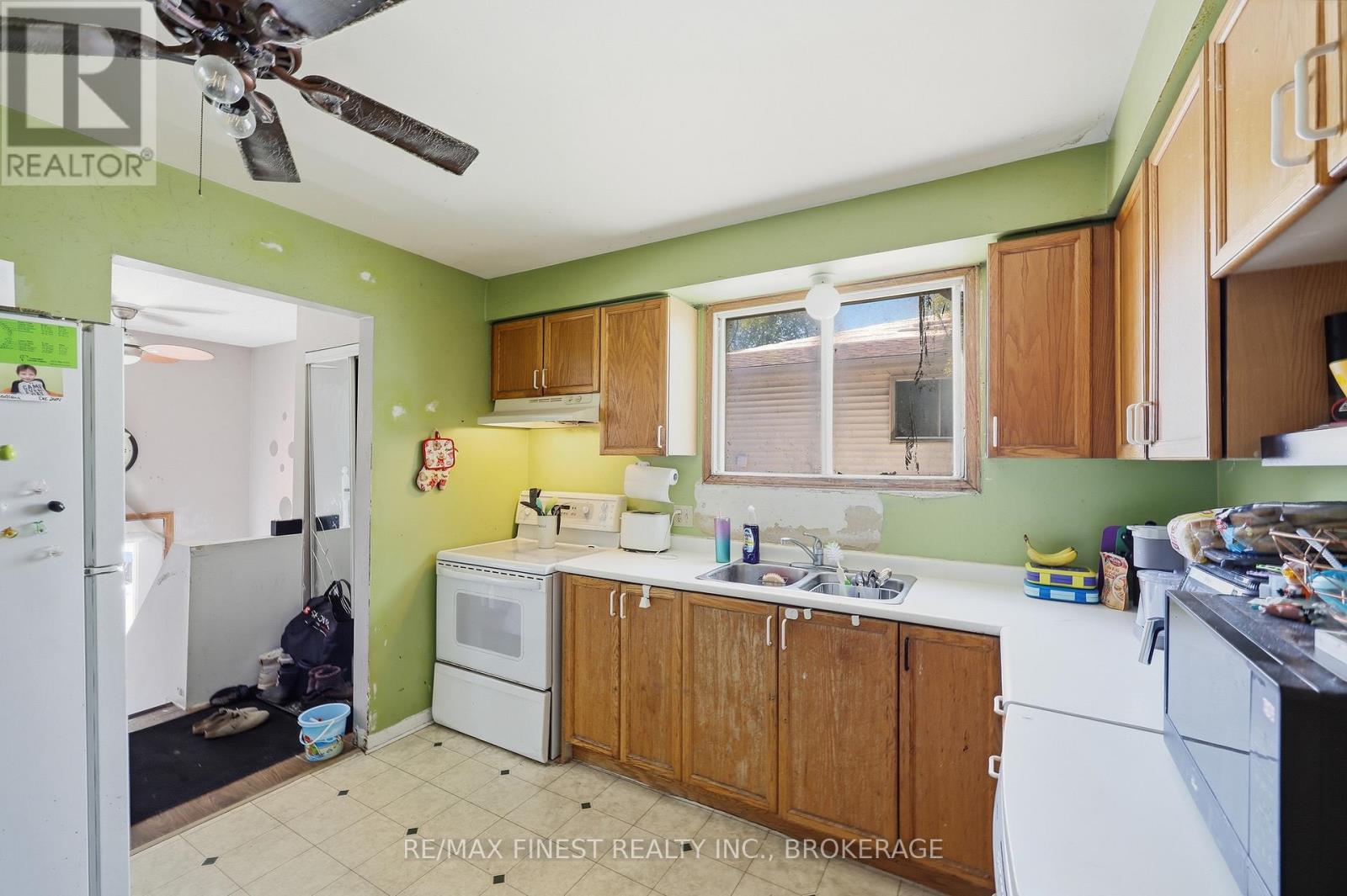 279 KINGSDALE AVENUE - 12