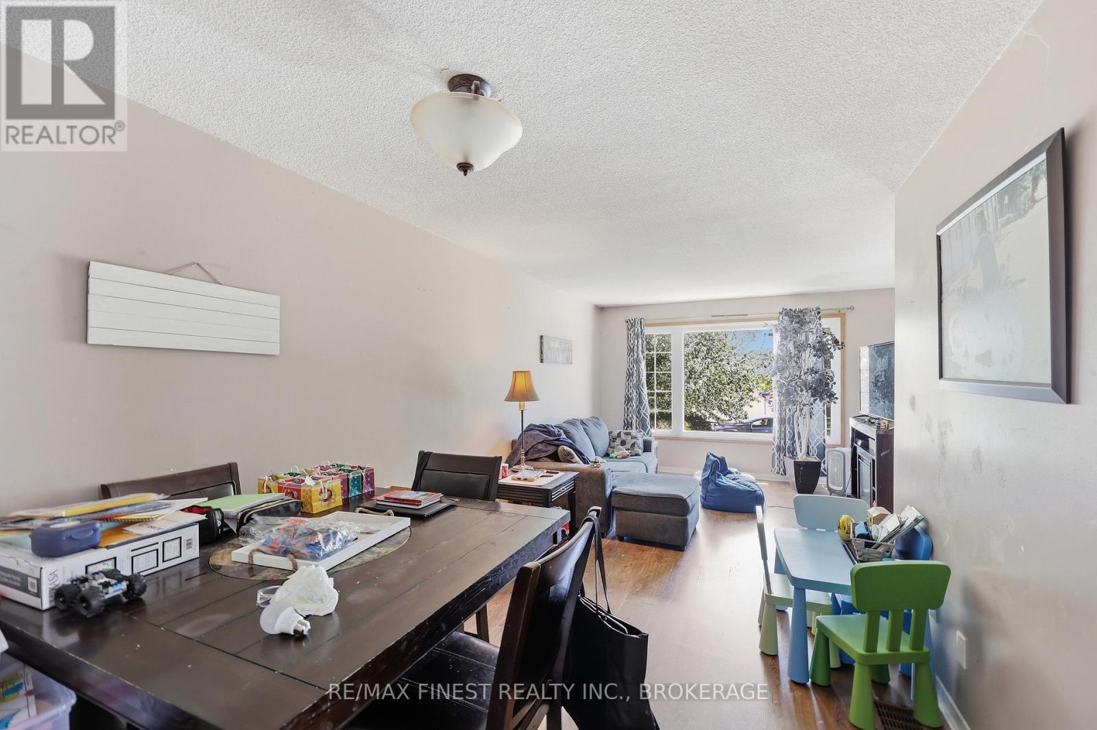 279 KINGSDALE AVENUE - 13