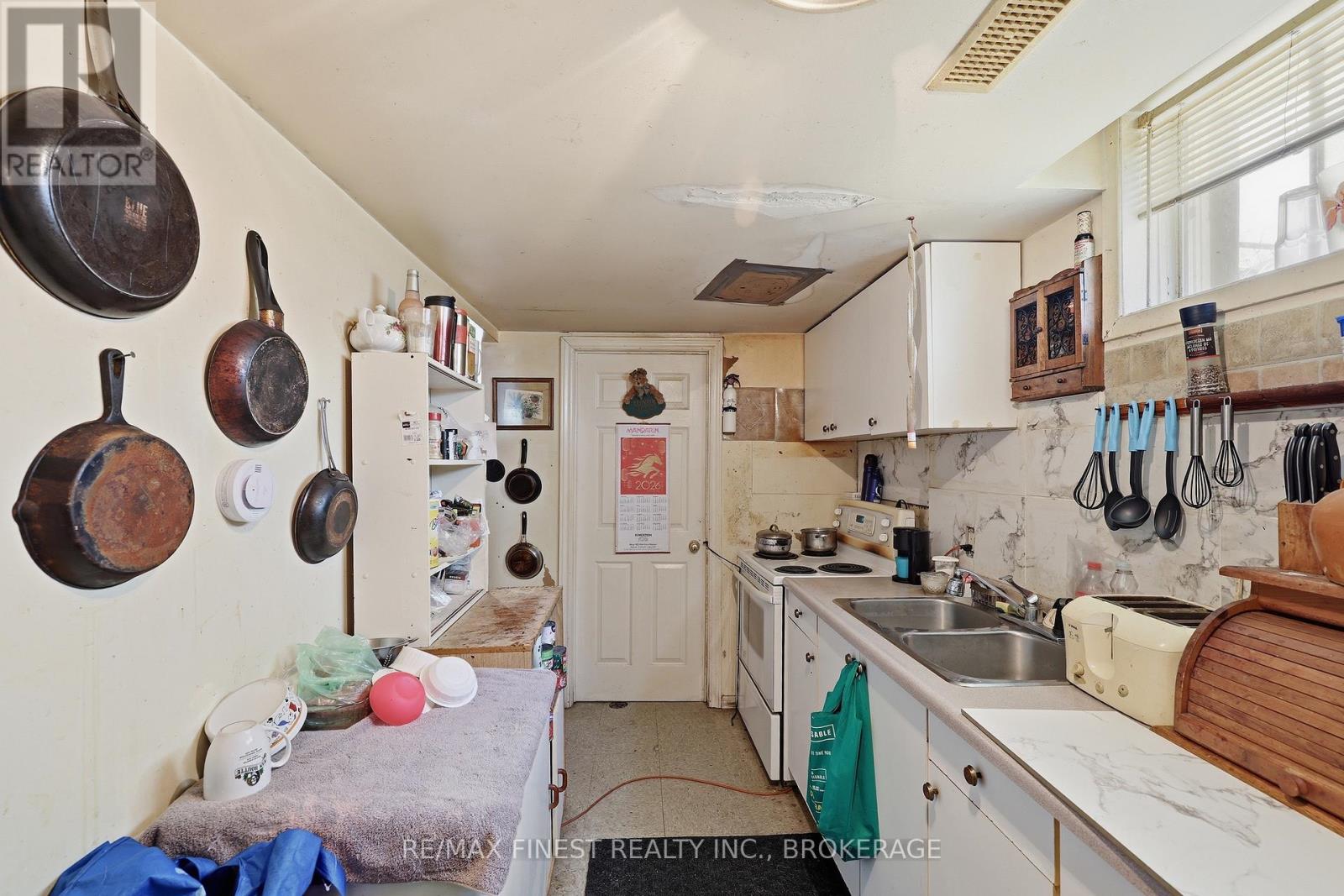 279 KINGSDALE AVENUE - 16